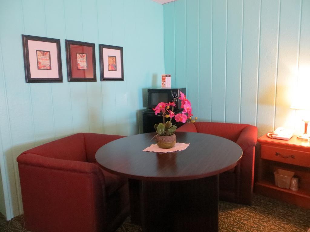 Motel 72 Grayling Buitenkant foto