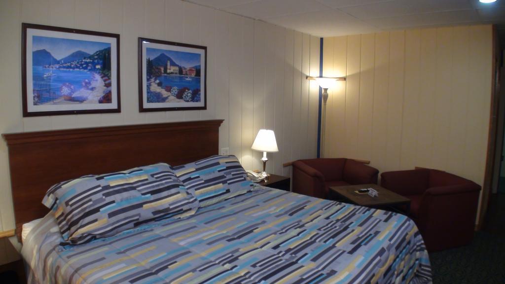 Motel 72 Grayling Buitenkant foto