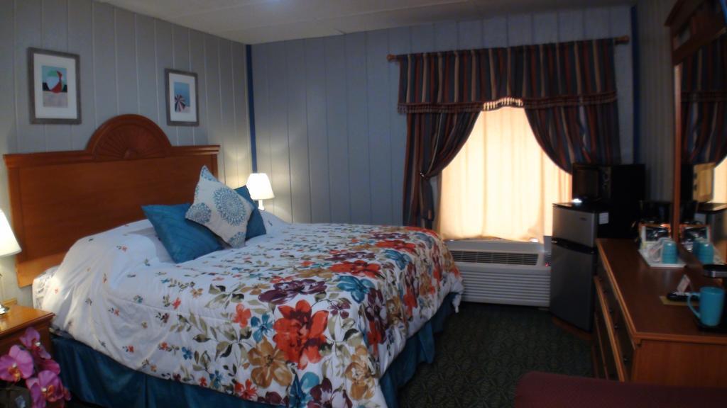 Motel 72 Grayling Buitenkant foto