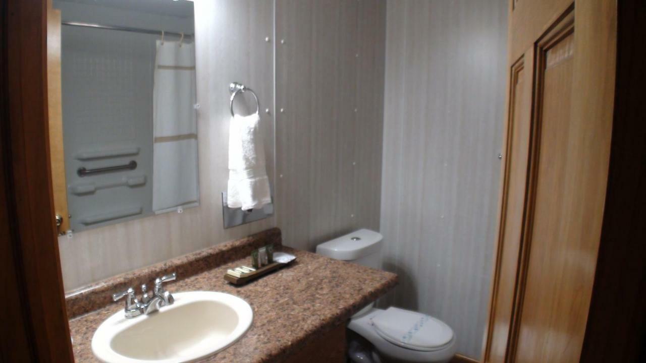 Motel 72 Grayling Buitenkant foto